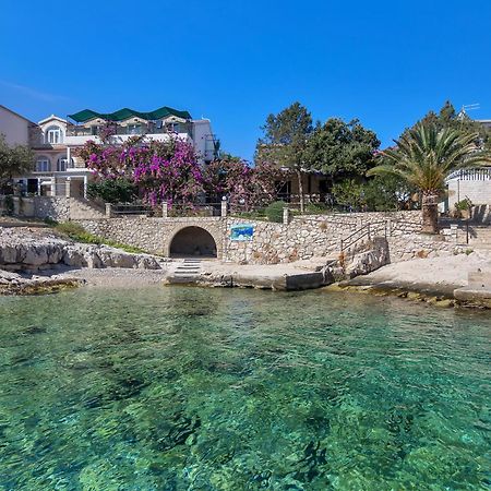 Apartmani Nikola Zastražišće 外观 照片