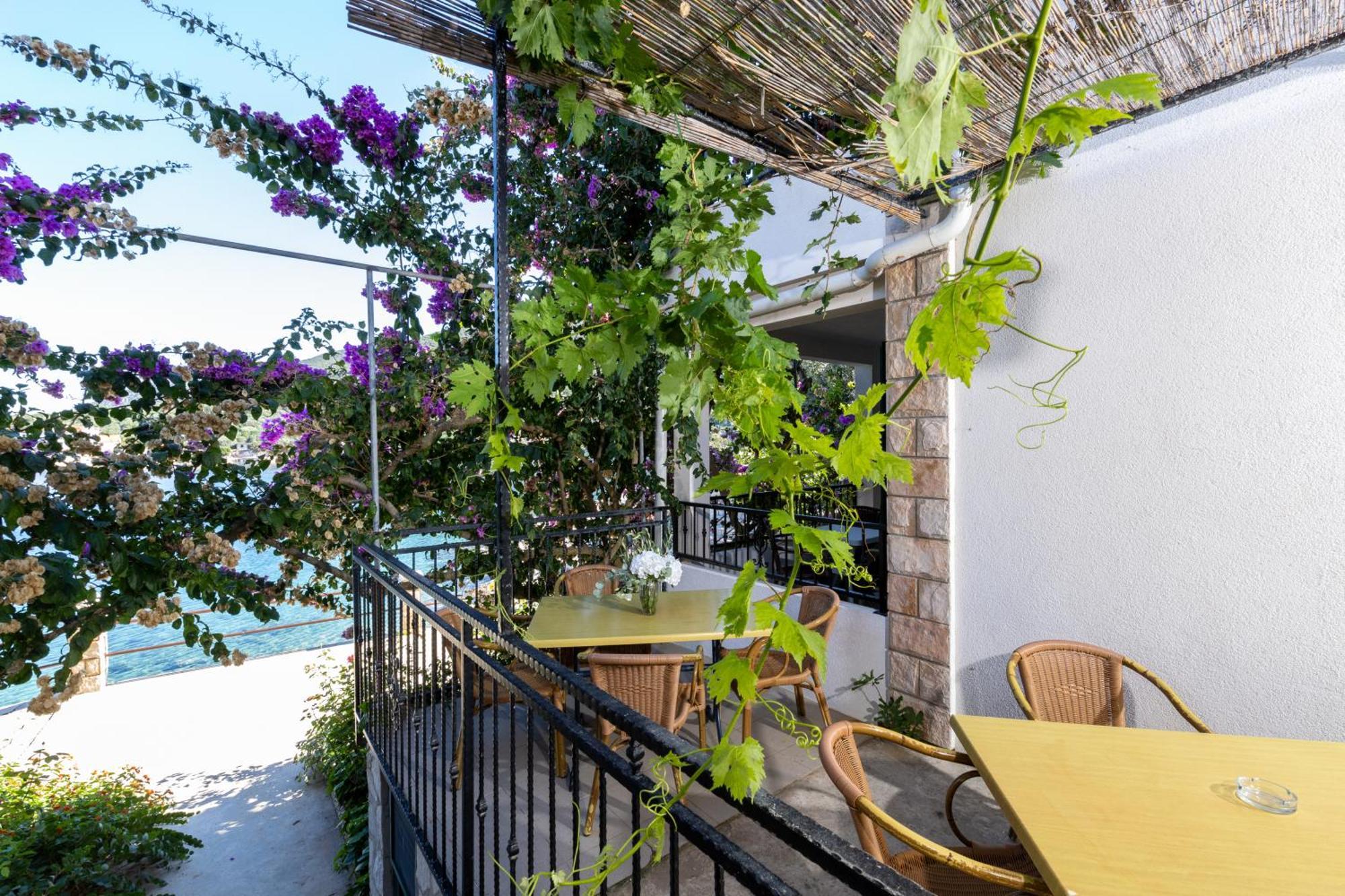 Apartmani Nikola Zastražišće 外观 照片