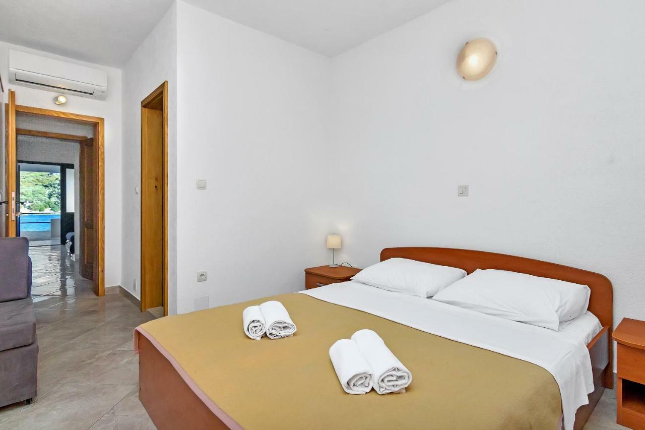 Apartmani Nikola Zastražišće 外观 照片