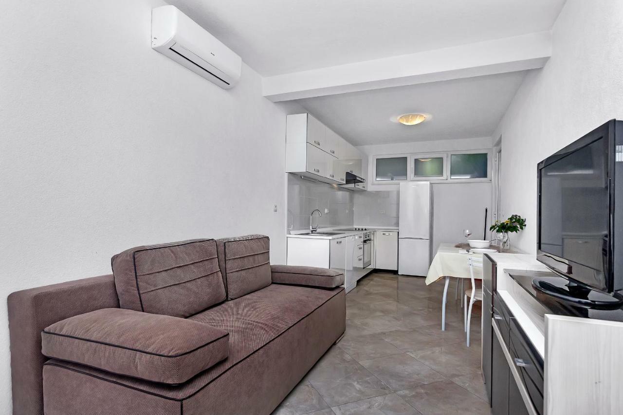 Apartmani Nikola Zastražišće 外观 照片