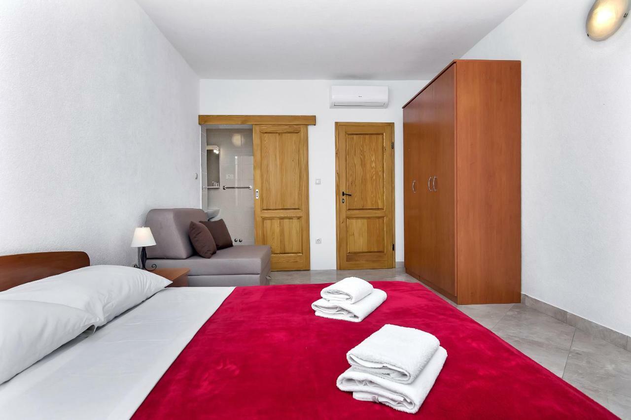 Apartmani Nikola Zastražišće 外观 照片