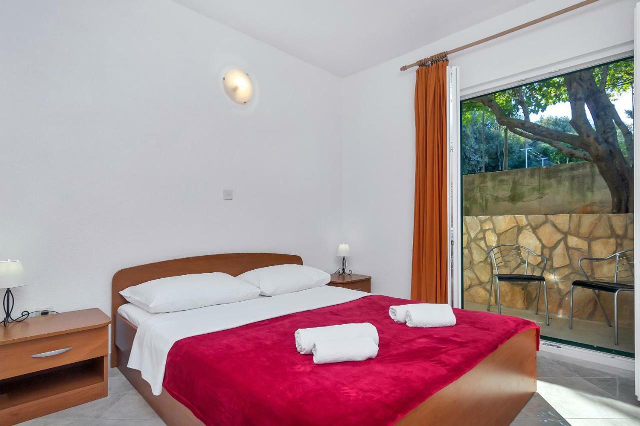 Apartmani Nikola Zastražišće 外观 照片