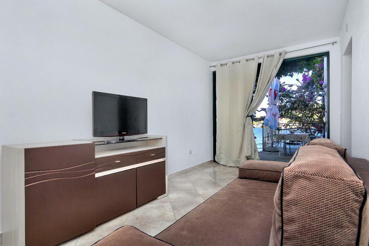 Apartmani Nikola Zastražišće 外观 照片