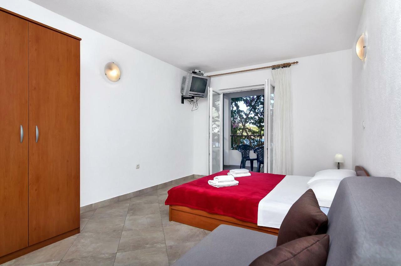 Apartmani Nikola Zastražišće 外观 照片