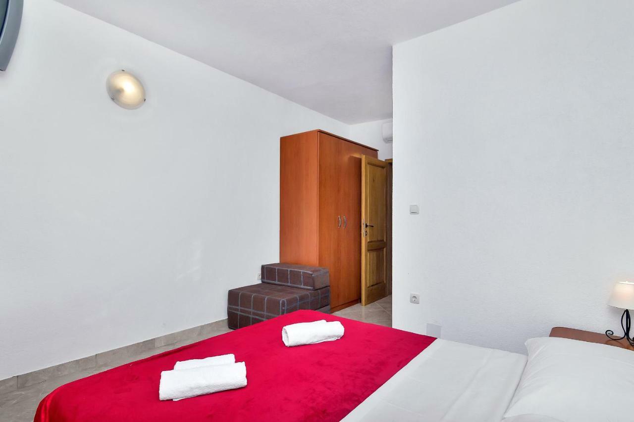 Apartmani Nikola Zastražišće 外观 照片