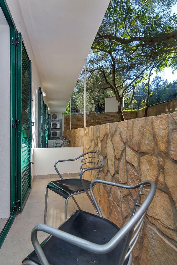 Apartmani Nikola Zastražišće 外观 照片