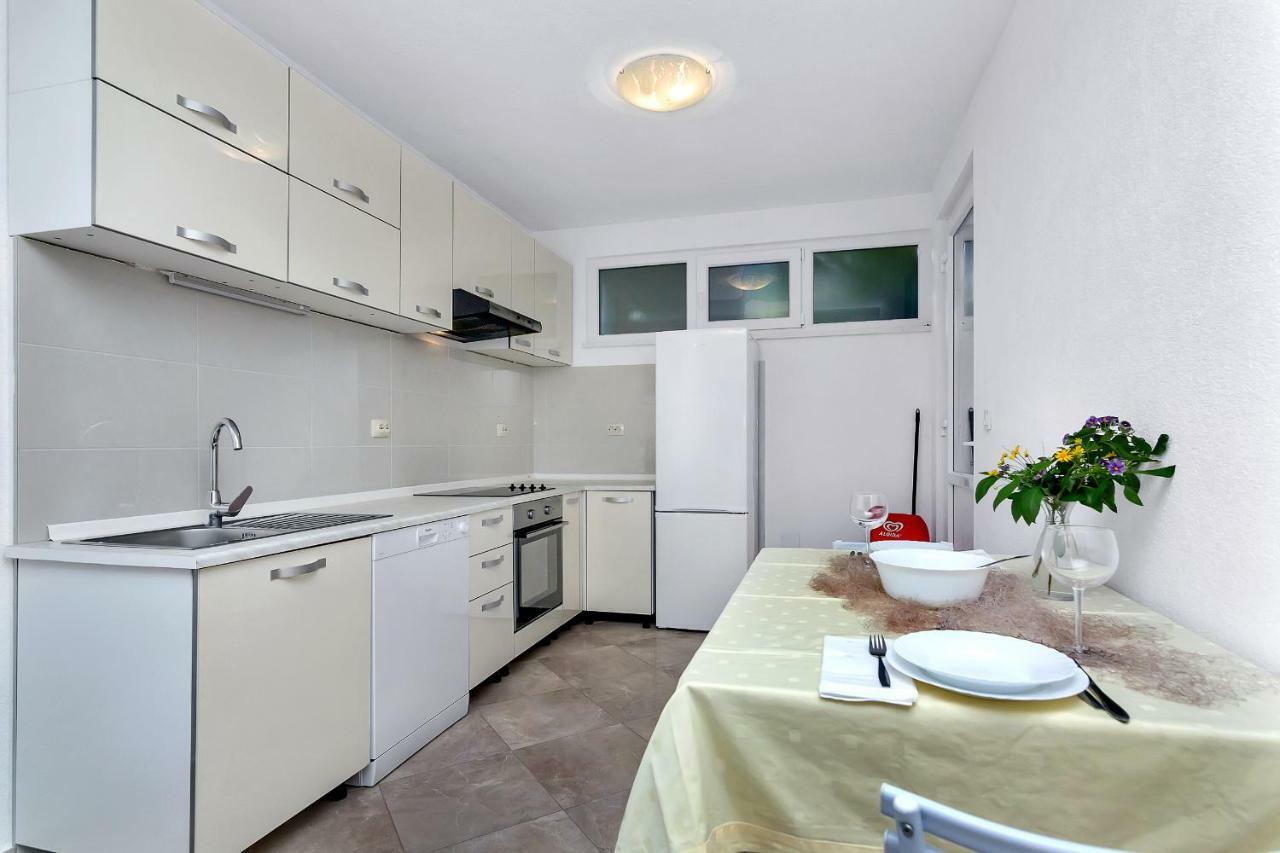 Apartmani Nikola Zastražišće 外观 照片