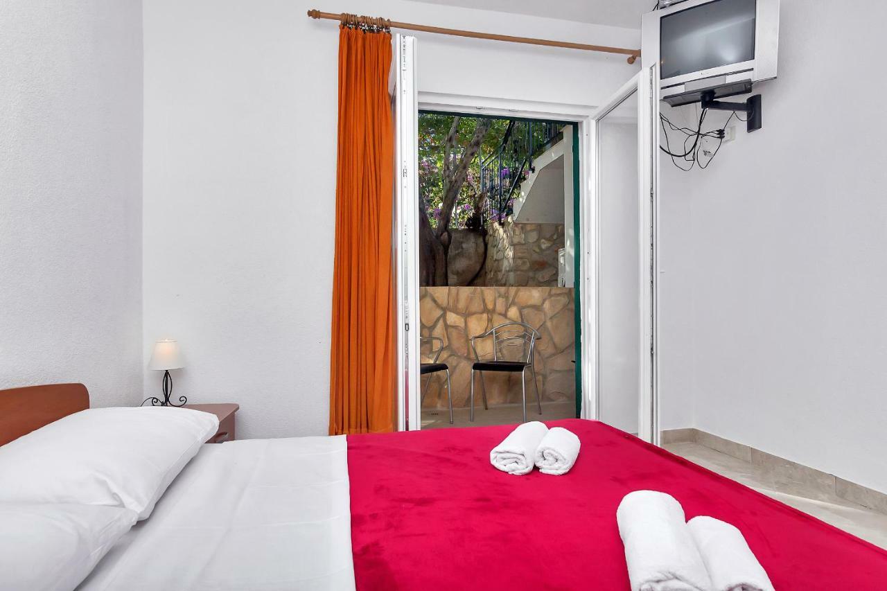 Apartmani Nikola Zastražišće 外观 照片