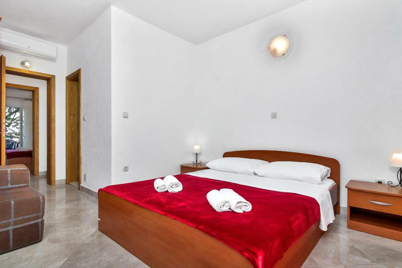 Apartmani Nikola Zastražišće 外观 照片
